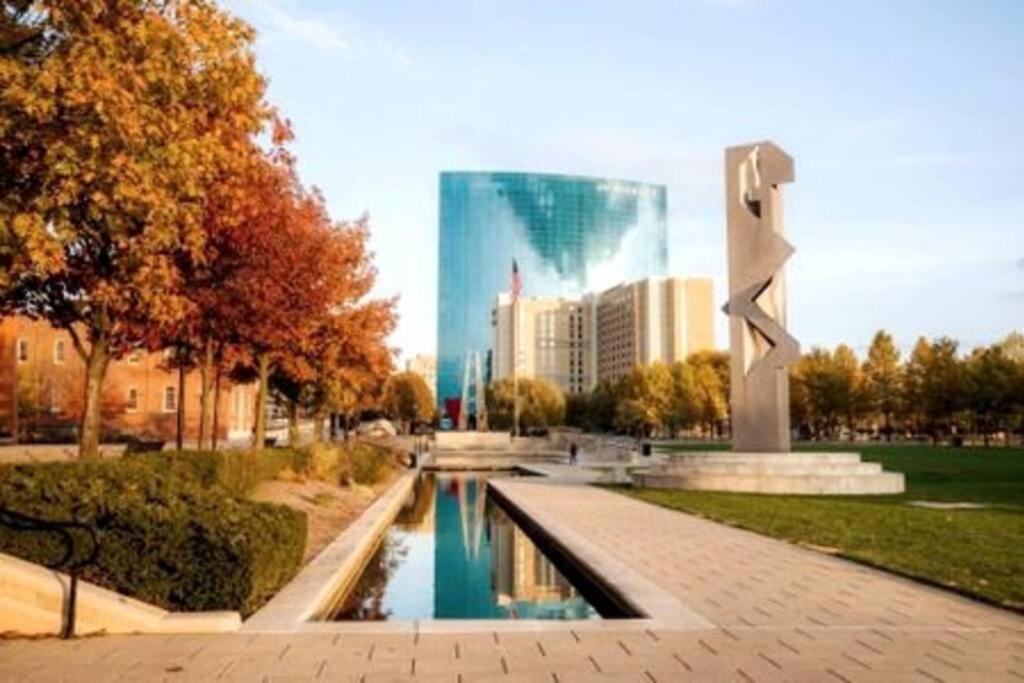 Free Parking! Downtown King Suite Lucas Oil- Conv Center Skywalk#1 Indianapolis Exterior foto