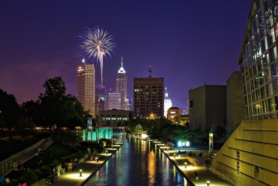 Free Parking! Downtown King Suite Lucas Oil- Conv Center Skywalk#1 Indianapolis Exterior foto