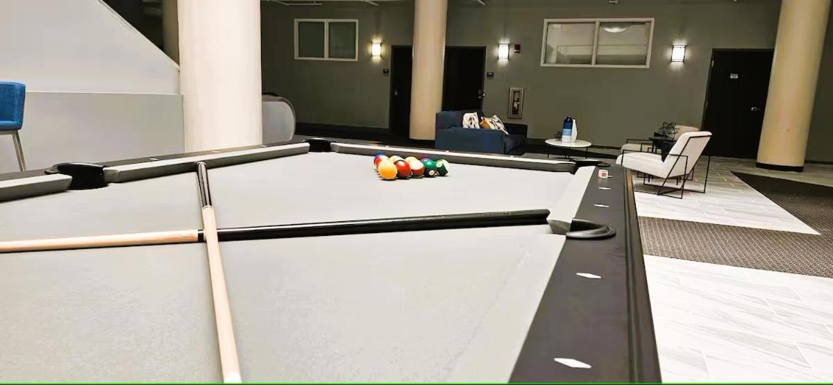 Free Parking! Downtown King Suite Lucas Oil- Conv Center Skywalk#1 Indianapolis Exterior foto